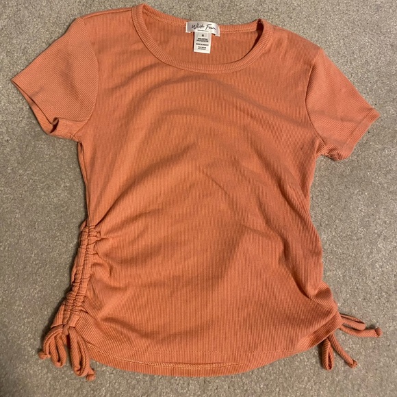 Cute coral top - Picture 1 of 2